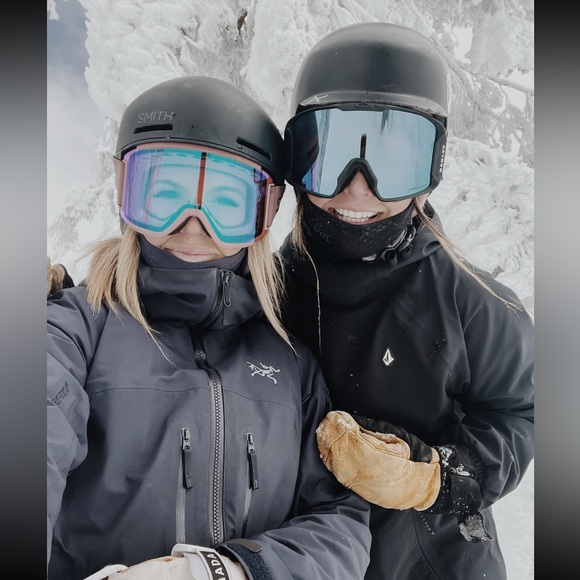 Volcom pullover snowboard jacket. - Picture 2 of 2